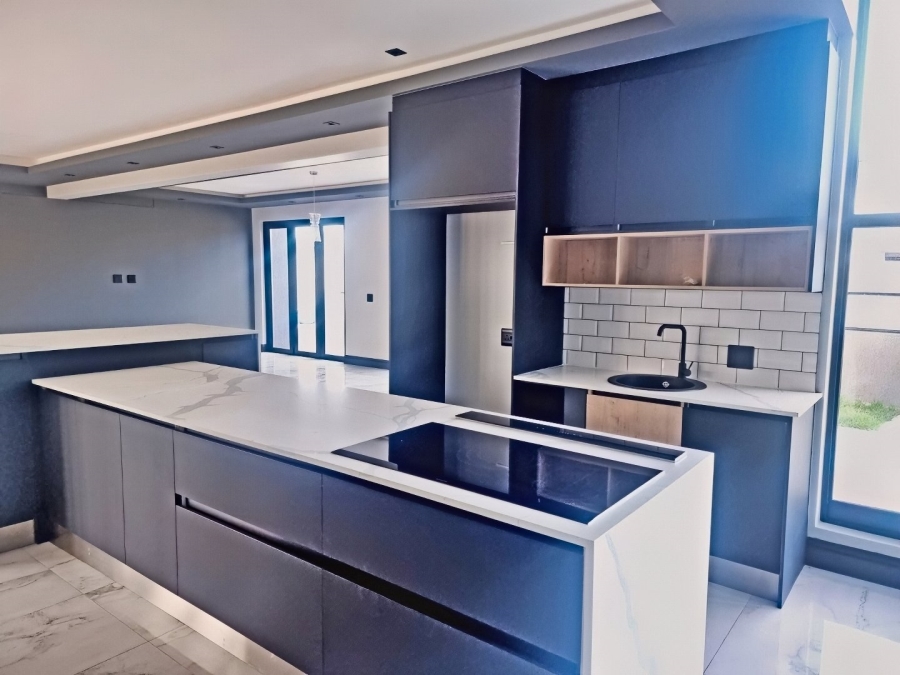 5 Bedroom Property for Sale in Parklands North Western Cape